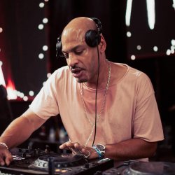 Обложка Dennis Ferrer - Hey Hey