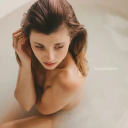 Pochette YULIYA ROZNEN - У воді
